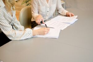 Read more about the article Is It Necessary to Hire a Lawyer After a Car Accident?