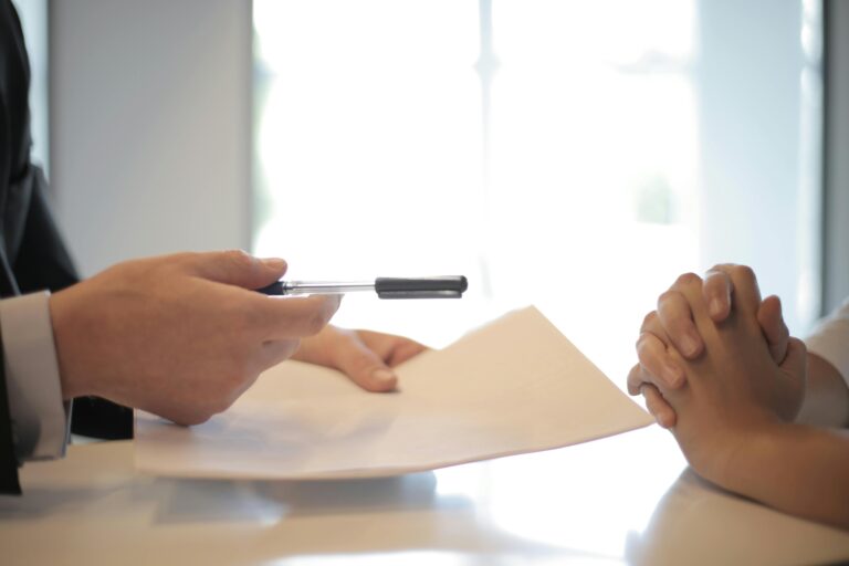Read more about the article What to Do After a Car Accident: Insurance Guide